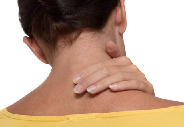 Douleur dans le cou avec une ostéochondose colonne cervicale